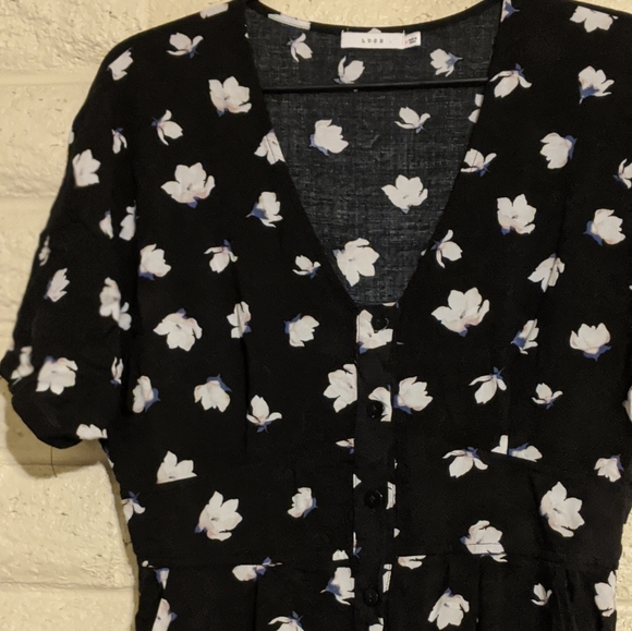 Lush | black floral jumpsuit diff print sz medium - Picture 4 of 5